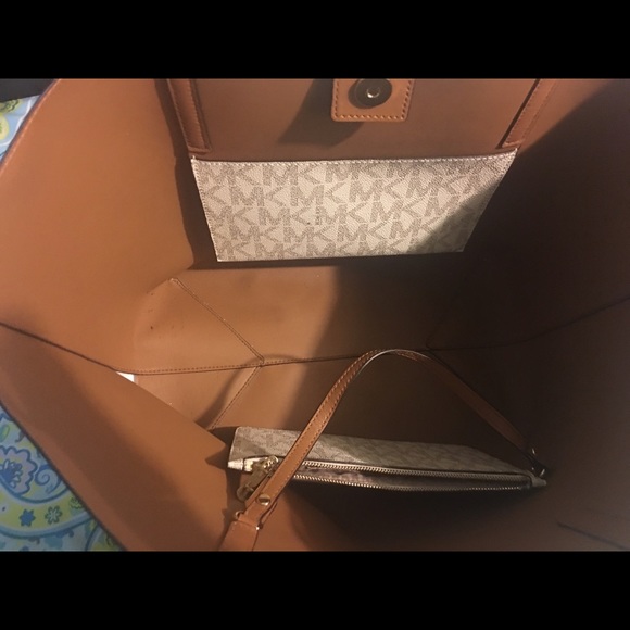 Michael Kora Purse - Picture 3 of 3